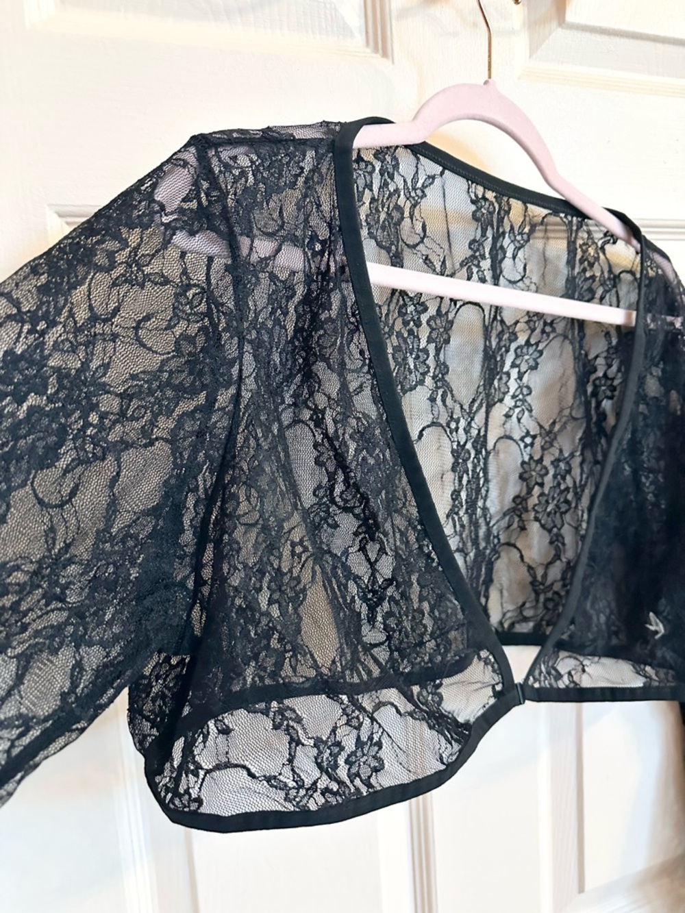Black lace crop jacket - Picture 2 of 4